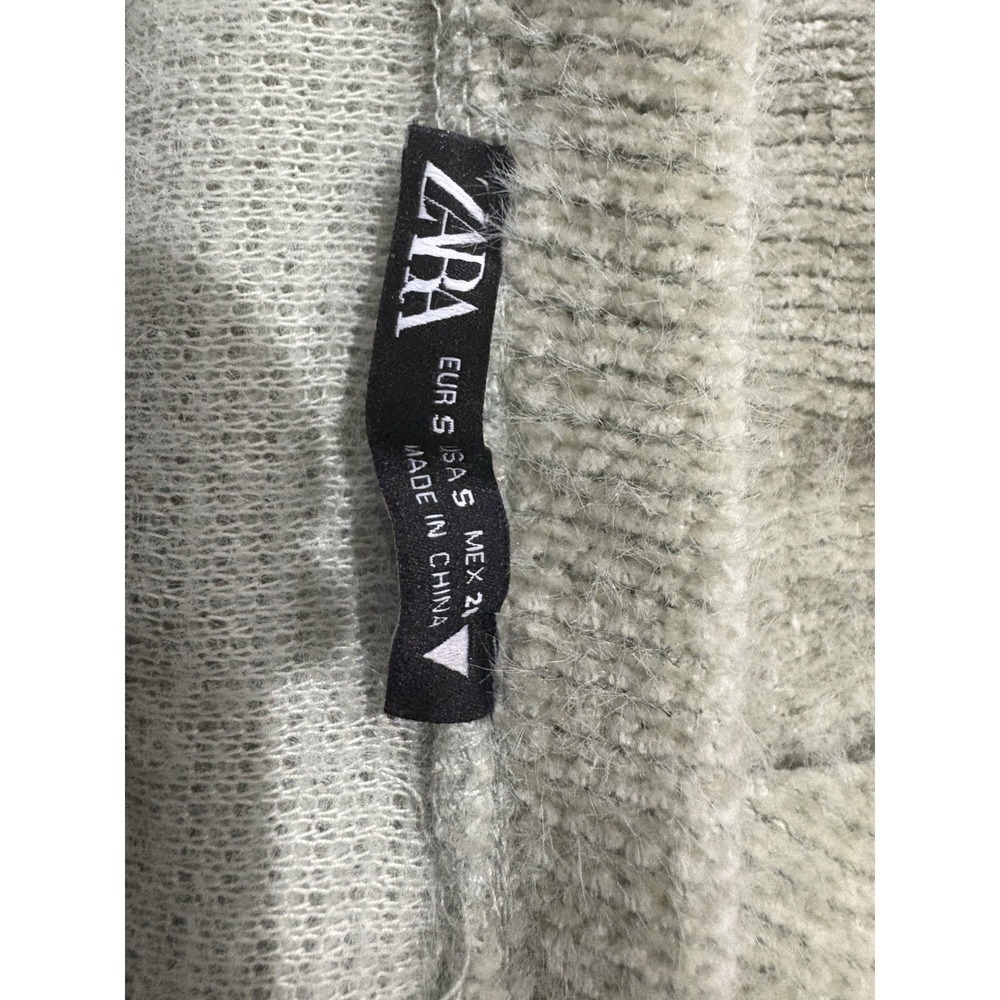 Zara floral embroidered knit puff sleeve top in green. - Picture 4 of 4